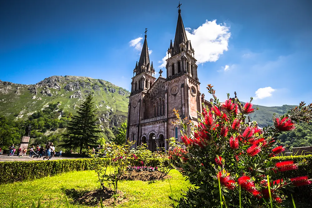 Covadonga, basilica santa maria Asturias